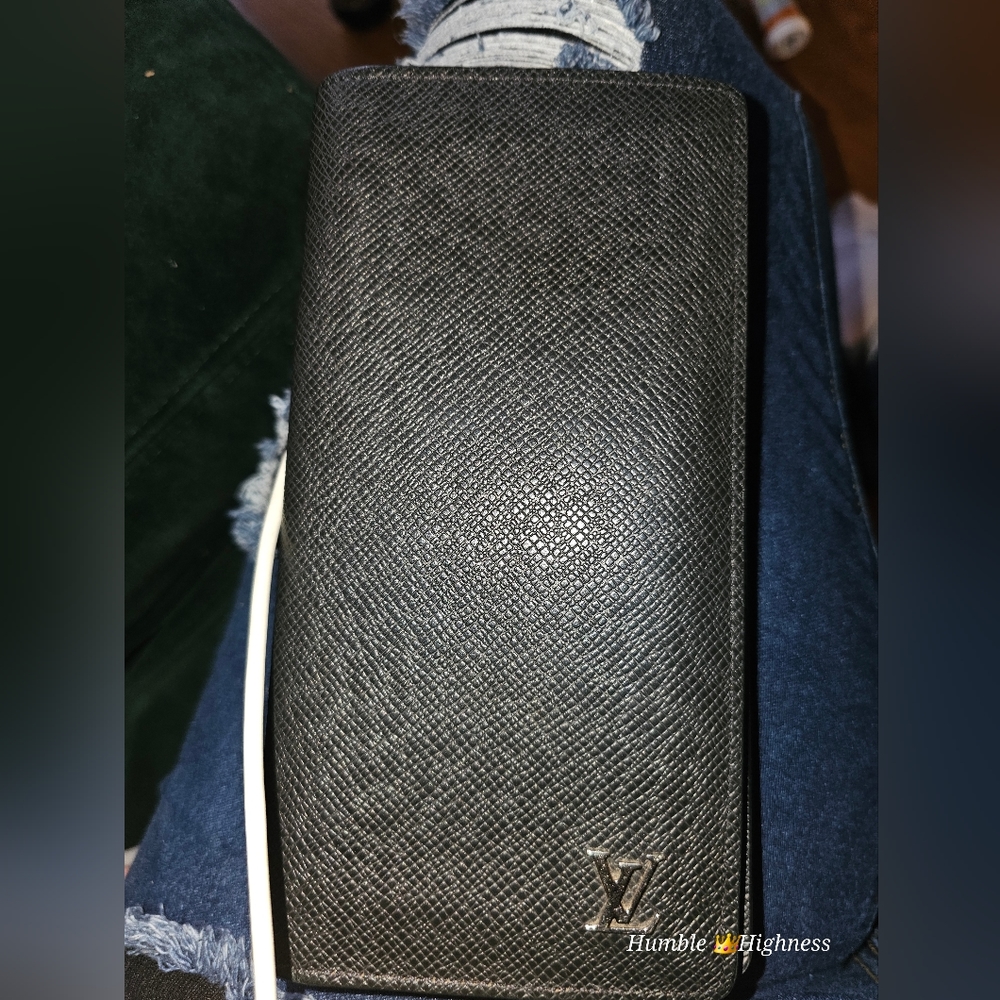 Authentic Louis Vuitton bifold Wallet